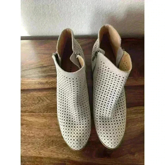 NEW Lucky Brand Booties Gray Perforated Leather Suede 9.5 Bayley zipper - Picture 4 of 8